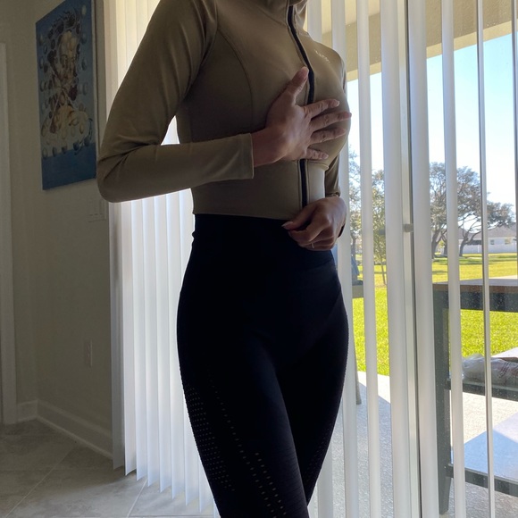 Juniper Training Jacket (Beige) - Picture 5 of 7